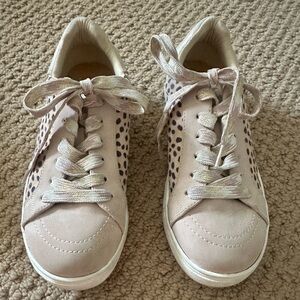 Lucy Cream and Black Sneakers Classic Design